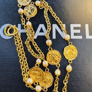 Chanel Vintage Gold Coin and Pearl Necklace (live showing)